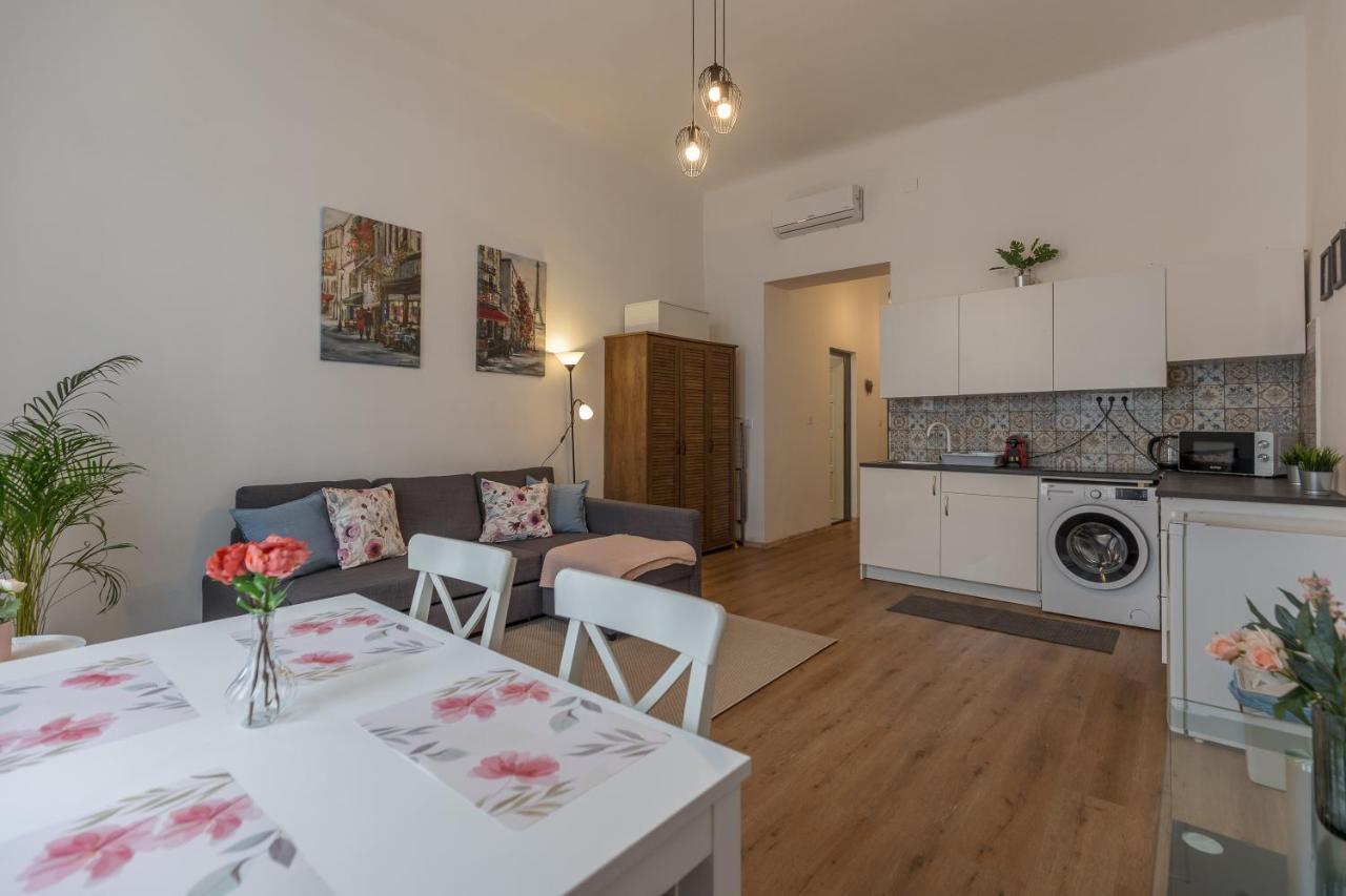 Emily's Lovely Place Апартаменты Будапешт